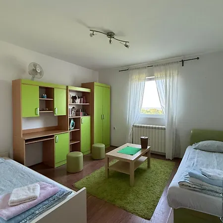Apartment Kares House *