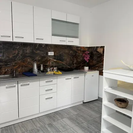 Apartment Kares House *