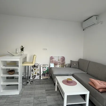 Apartment Kares House *